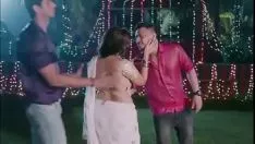 Reproduzir Hakenkreuz mukherjee está traindo a mulher da casa.mp4