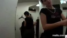Riproduci Emozionante gattino cecoslovacco realizzato nel centro commerciale e sculacciato in pov