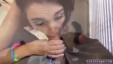 Jouer Cocotte adolescente siamoise et vieux garçon serré fisting aspiration bande de bananier