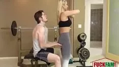 Jouer Une milf de simulateur de vol de navigabilité baise un nœud gratuitement