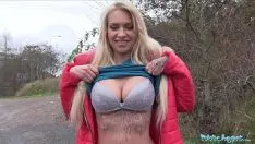 Afspelen Bevolking federale agent aangename alexis bardot neukt op de achterkant van een auto