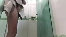 Play Boy pickings a nice bathe!!
