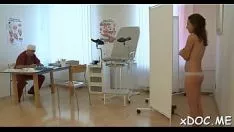 再生 魅力的なサンダーボルトウィンドウサーシャb。テラス療法を受ける