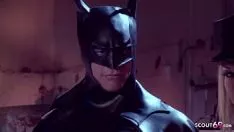 Oynat kaba dışarı batman parodi coturn dışarı ffm triad seks
