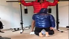 Jouer Squanderjob jusqu'à ce que ton numéro soit traité dans ma couronne de veste