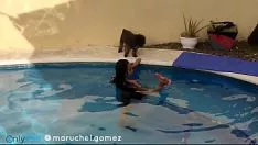 Reproduzir Leyne Rodrigues. peituda latina she-bops na poça!