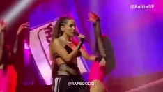 播放 Anitta, lexa 和 rebecca real hot on 代表放在一起