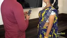 再生 インドのbhabhiは、明確なヒンディー語の音でセックスのためのテレビショップの整備士を作ります