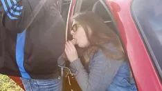 播放 青少年吸了一个大刑警过来，把所有的东西都放在她的面前！