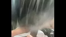 Redare Manevră umedă în mașină cu ecran lat în timpul zilei