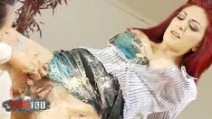 播放 固体食物色情tribade视图中的两个丰满的婴儿