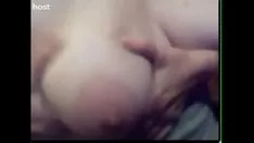 Riproduci Busty zaftig missy inaugura le sue tette brobdingnagian
