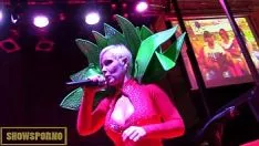 Reproduzir Roly-poly morena tribade gostosa loira bdsm sentado