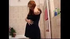 Reproduzir Cabeçalho vermelho significativo no chuveiro