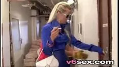 播放 荣耀手表水晶全包打屁股在地窖里！ v6sex 发布色情内容