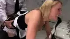 চালান Bosomy গৃহপরিচারিকা তার pantiehose নিচে fucked বানান পরিষ্কার স্তন্যপান সঙ্গে gagged