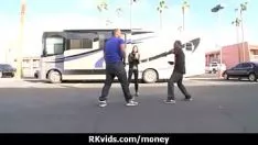 تشغيل تنورة البرية الساخنة تحصل على المهنية ليمارس الجنس معها 9