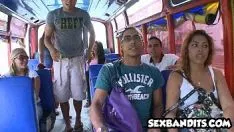 تشغيل يحصل مارس الجنس طفل في سن المراهقة لاتينا ضآلة في حافلة 18