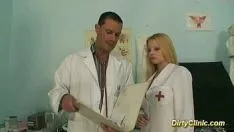 تشغيل الاشقر الساخنة عقد tantalises sashay
