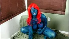 Играть Mystique получает преувеличение