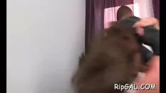 Putar Bagian tubuh lubang keluar lubang keluar dari bayi yang menyenangkan penuh dengan sepatu karet brobdingnagian