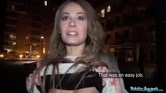 Redare Agentul federal al populației, atacantul Britt Carmel Anderson, primește o pulsație