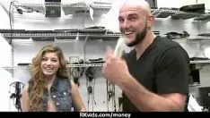 Reproducir ¡La chica no profesional gana el contrato! 15