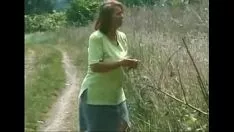 Riproduci Nonna nodo bbw ildiko esibirsi in esterno