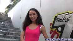 Jouer Un nombre réel d'adolescents gaspille Wam Sashay