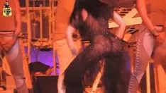 Reproducir ¡¡¡El culo de Rihanna aguanta caliente!!!