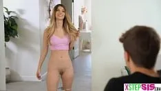 Jouer La petite demi-soeur adolescente Molly Little a osé grosse bite demi-frère pour la baiser