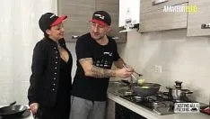 再生 巨乳おばあちゃんバーバラ・ガンダルフがイタリア人チンポで古いファニーを掘削する - アマチュアユーロ