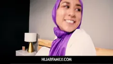再生 ヒジャブファミリー - 中東のイスラム教徒美女ヴァネッサ・ヴォックスがbfと処女を失う