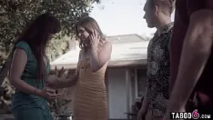 Reproduzir A tradição familiar é fazer um filme caseiro com a madrasta syren de mer e o enteado com sua namorada adolescente nikki sweet