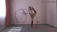 Reproducir Gimnasta adolescente rusa súper hábil Sasha Galop y su coño flexible