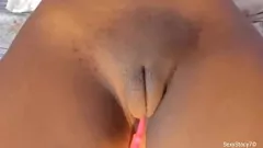 Abspielen SexyStacy7s dampfende Solo -Sitzung: Reiben Sie ihre pralle, nasse Muschi