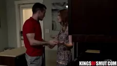 Jouer Step Brother ne peut pas résister aux compétences en profondeur de la petite belle-sœur