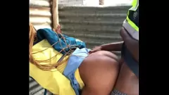 Redare Întâlnirea rau în aer liber a lui Black Messia - păsărică plină de spermă și un fund mare