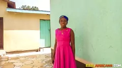 Abspielen Ebony Dinner Dame nimmt einen großen schwarzen Schwanz für einen leckeren Genuss
