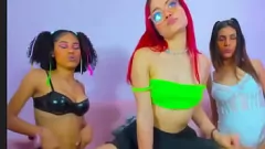 Oynat Amatör kedi ve büyük eşek ile azgın genç latina & milfs