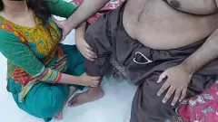 चलाएँ पैर की मालिश विदेशी बदल जाती है: भारतीय सौतेली बेटी और पिता की अंतरंग मुठभेड़