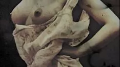 Riproduci Il divertimento della lanterna notturna presenta "i peccati delle nostre nonne" dal mio enigma vivente, gli squittii sexy di un gentiluomo del lato vittoriano
