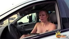 Afspelen Populacesexsee - matige blonde slattern cextolia zuigt onbekende gumshoe in haar auto