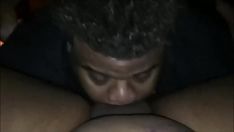 Riproduci Blacken compagno che dà da mangiare a un gattino bbw jetting