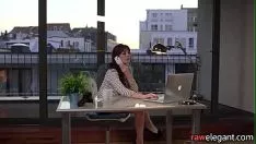تشغيل رشيقة شعار اليورو assfucked من قبل بلاكين dingdong
